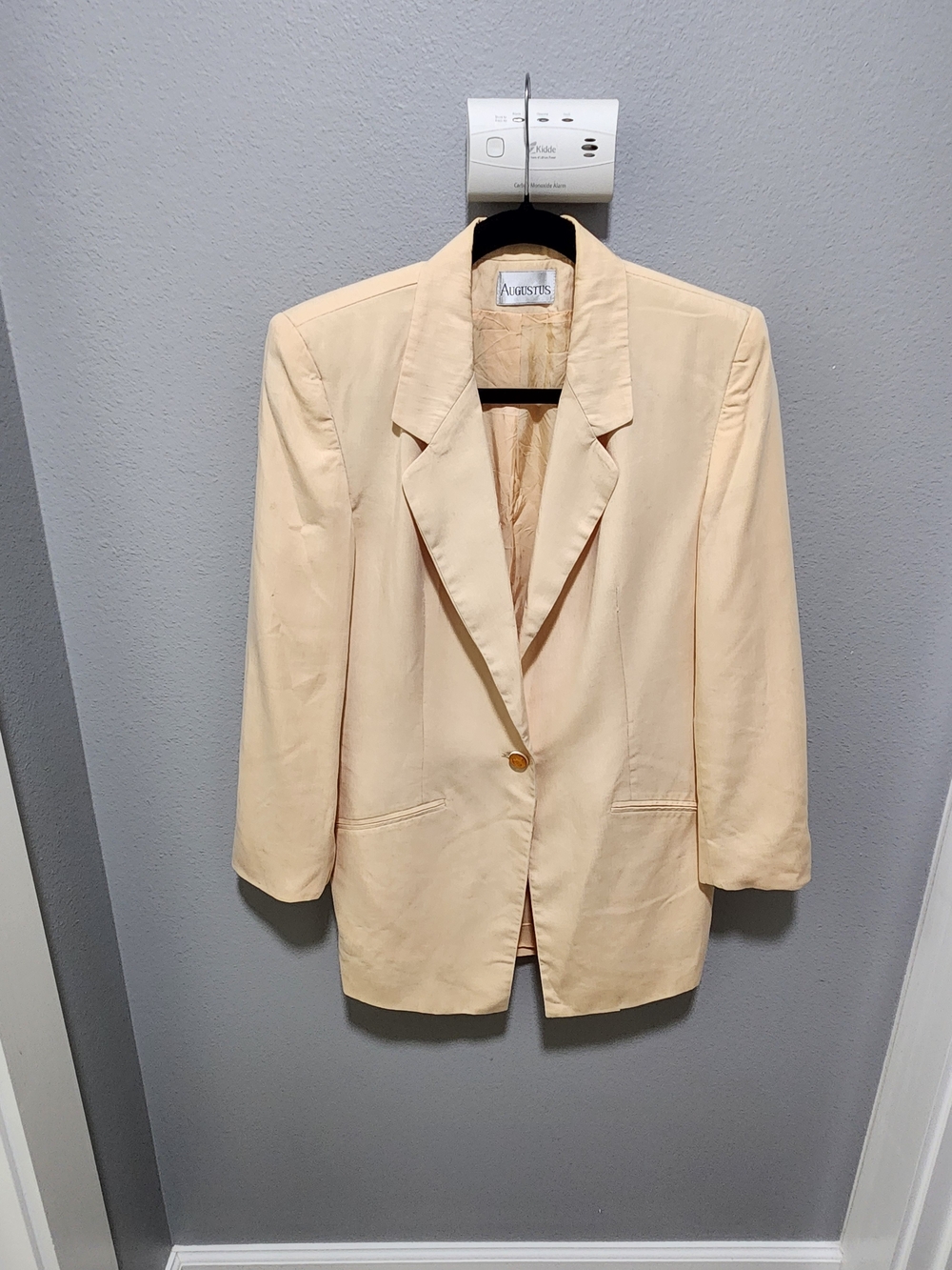 Women’s Cream Single-Button Blazer